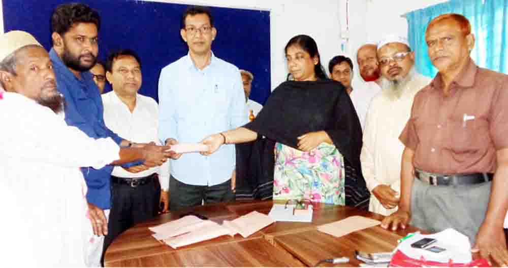 বগুড়া সদর উপজেলা পরিষদের অর্থায়ানে বিভিন্ন ধর্মীয় প্রতিষ্ঠানে ৮ লক্ষ টাকা প্রদান