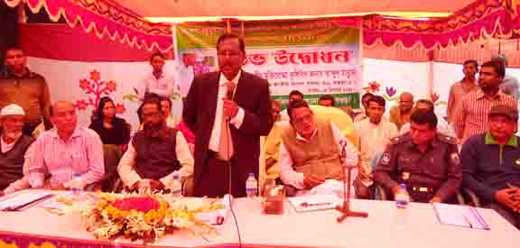 বড় বালুয়া গ্রামে দ্বিতীয় শস্য বহুমূখীকরন প্রকল্পের আওতায় কৃষি পণ্য সংগ্রহ ও বিপনন কেন্দ্রের উদ্বোধন