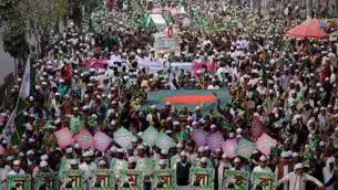 পবিত্র ঈদে মিলাদুন্নবী উপলক্ষে শুক্রবার রাজধানী ঢাকাতে বর্ণাঢ্য শোভাযাত্রা বের হয়