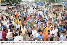 মহাস্থানে বরফ কলের পানি জমে রাস্তায়  জলবদ্ধতার সৃষ্টি প্রতিবাদে মহাসড়ক অবরোধ