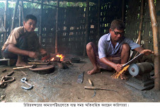 চিরিরবন্দরে কর্মকারদের দম ফেলার ফুরসত নেই