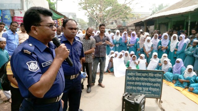 সারিয়াকান্দিতে নিরাপদ সড়কের দাবীতে শিক্ষার্থীদের সড়ক অবরোধ