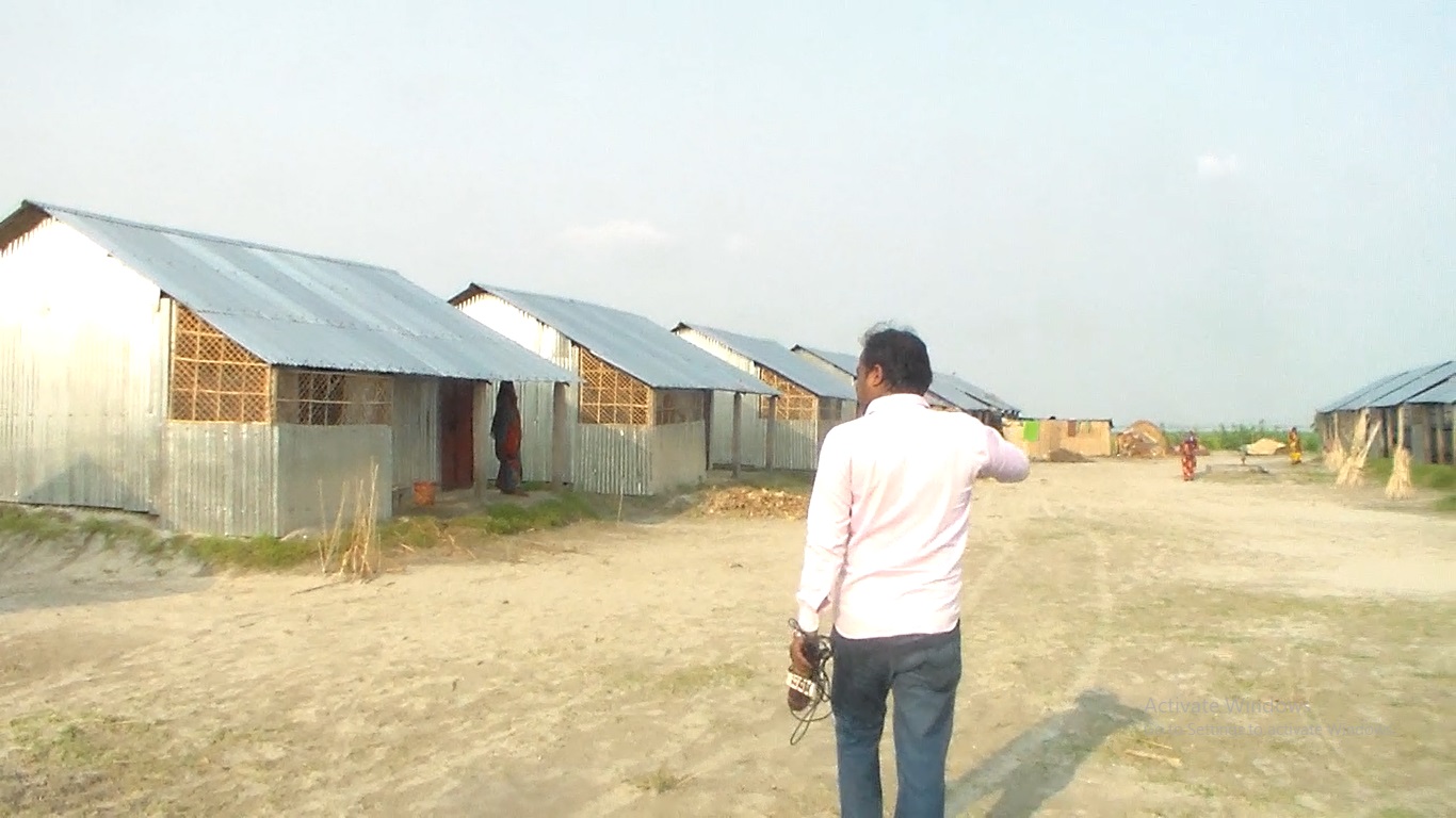 সোনাতলায় গুচ্ছগ্রাম প্রকল্প সম্পুর্ণ ঃ চুড়ান্ত হয়নি সুবিধা ভোগীর তালিকা চেয়াম্যানের নামে টাকা নেওয়ার ধুয়াসা !