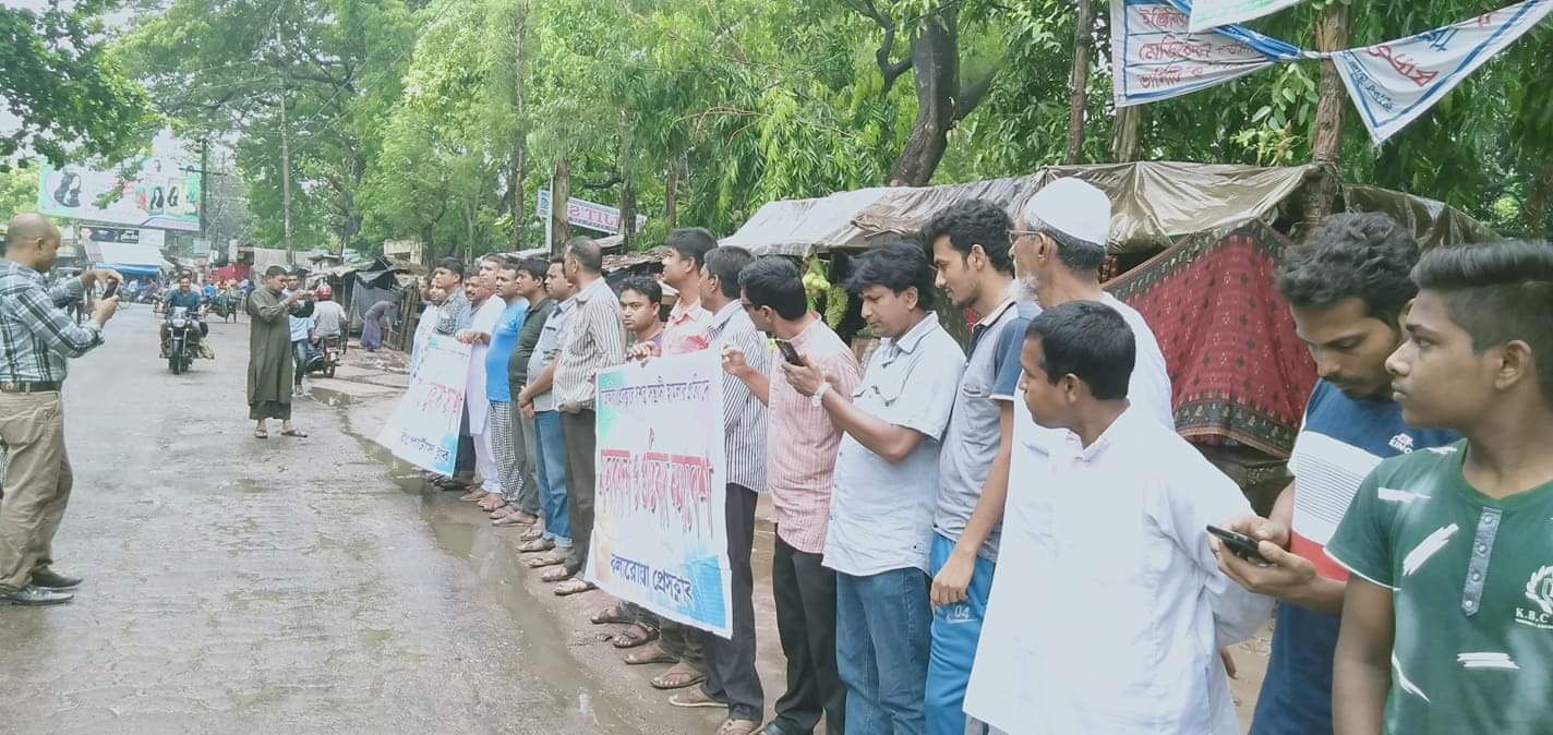 সাতক্ষিরা প্রেস ক্লাবে সন্ত্রাসী হামলায় কলারোয়ায় সাংবাদিকদের মানববন্ধন