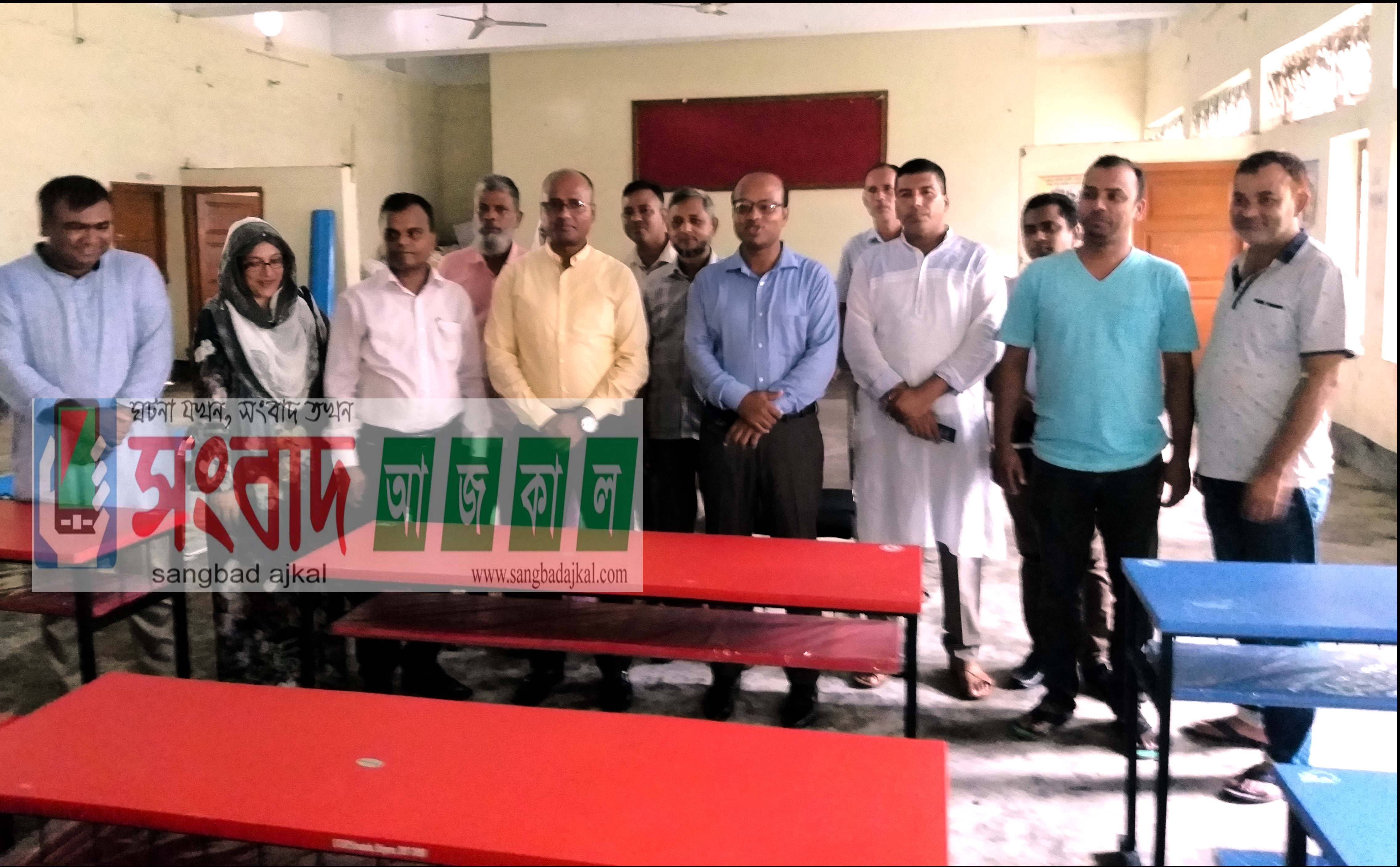 সোনাতলার বিভিন্ন সরকারী প্রাথমিক বিদ্যালয়ের মাঝে ব্রেঞ্চ বিতরণ