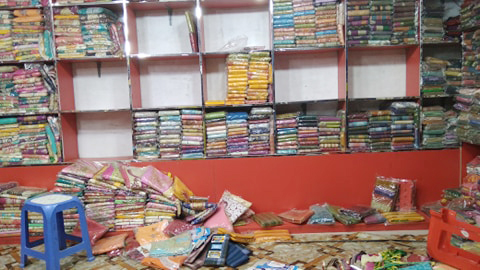 শিবগঞ্জের দাড়িদহে কাপড়ের দোকানে দূঃসাহসিক চুরি
