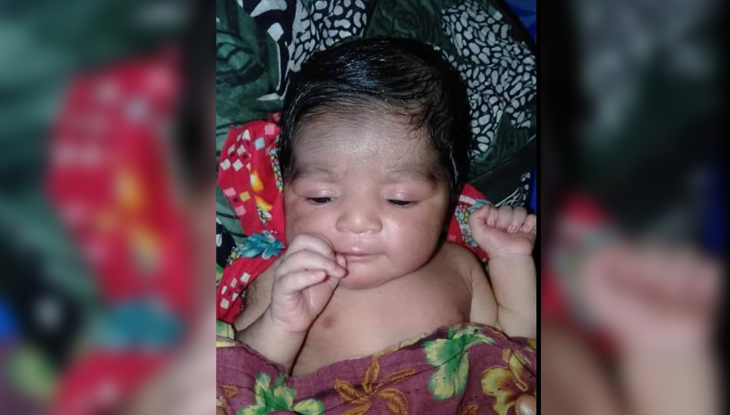 রাতে জন্ম সকালে আদালতের বারান্দায় শিশু