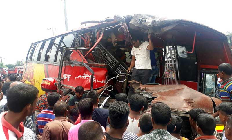 বগুড়া যাত্রীবাহী দুই বাস মুখো মুখি সংঘর্ষে ৩ জন নিহত