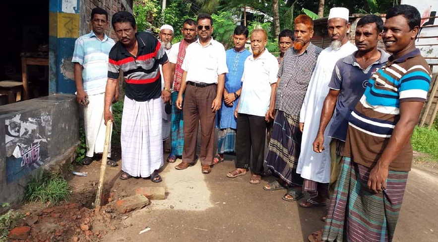কলারোয়ায় অবহেলিত ঝিকরার গুচ্ছ গ্রামের রাস্তা সংস্কারের উদ্বোধন