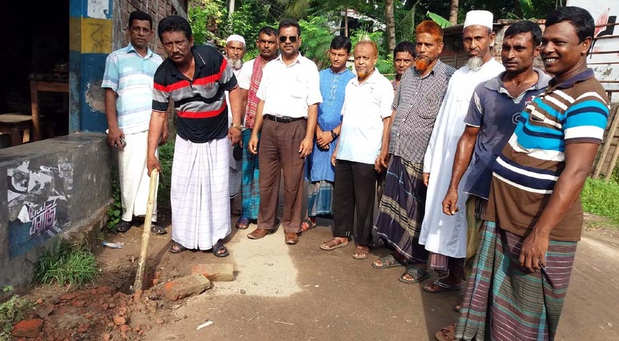 কলারোয়ায় অবহেলিত ঝিকরার গুচ্ছ গ্রামের রাস্তা সংস্কারের উদ্বোধন