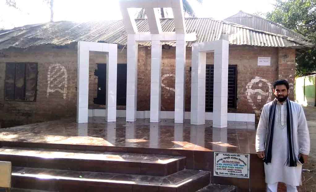 শিবগঞ্জের দোপাড়া সর:প্রাথ: বিদ্যালয়ে  আল-এমরানের শহীদ মিনার নির্মাণ