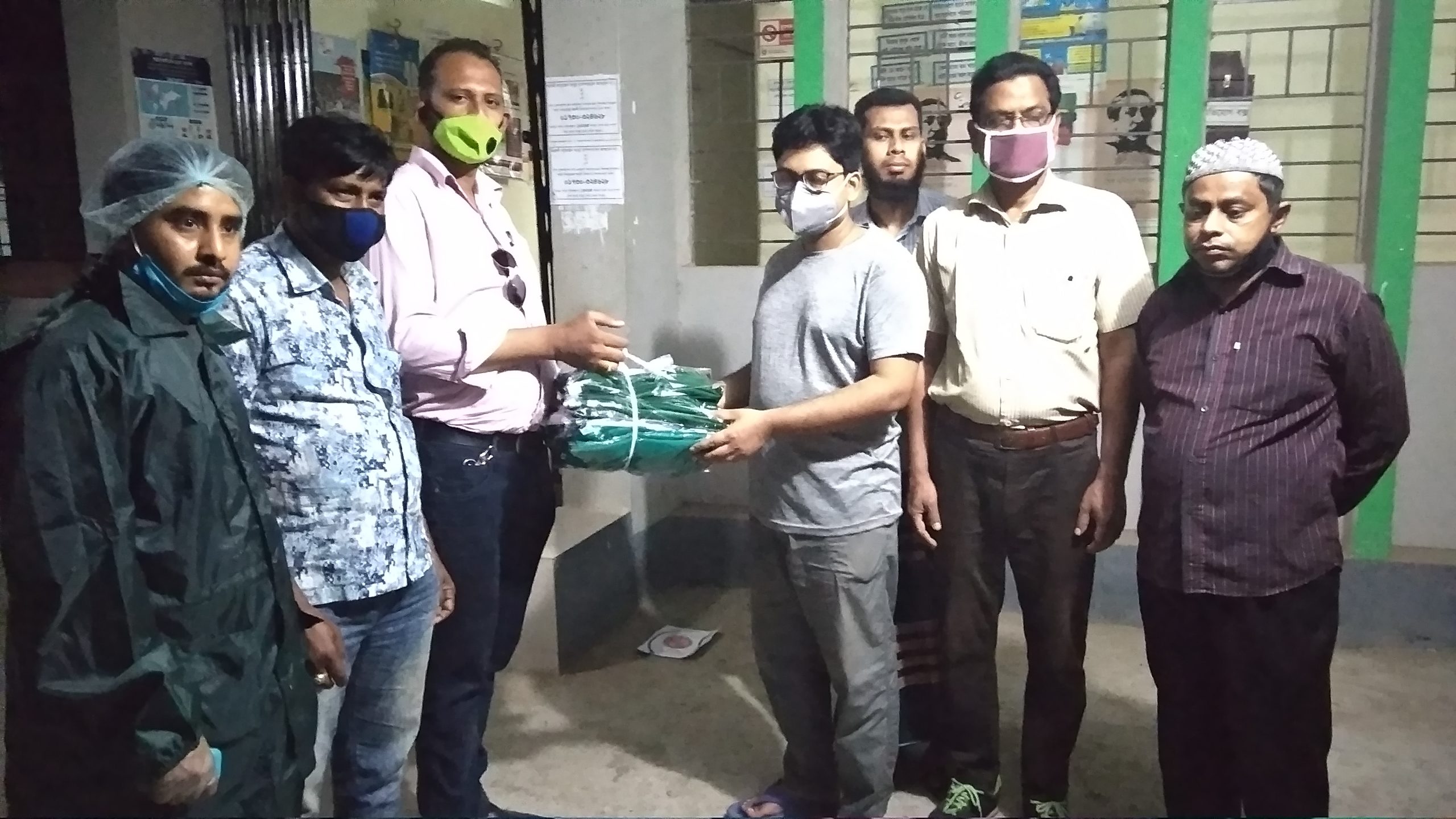 শিবগঞ্জ হাসপাতালে এমপির নিজ তহবিল হতে PPE  প্রদান