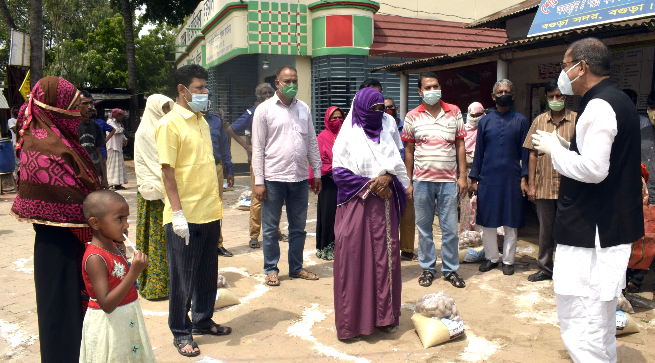 করোনা ভাইরাস থেকে সুরক্ষিত থাকতে সামজিক দুরুত্ব বজায় রেখে সবাই ঘরে থাকুন——রাগেবুল আহসান রিপু