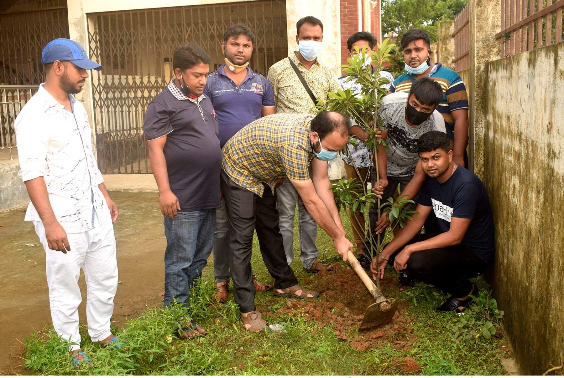 বগুড়া পৌর স্বেচ্ছাসেবক লীগের সাংগঠনিক সম্পাদক নুর মোহাম্মদ সাদ্দামের উদ্যোগে বৃক্ষ রোপন