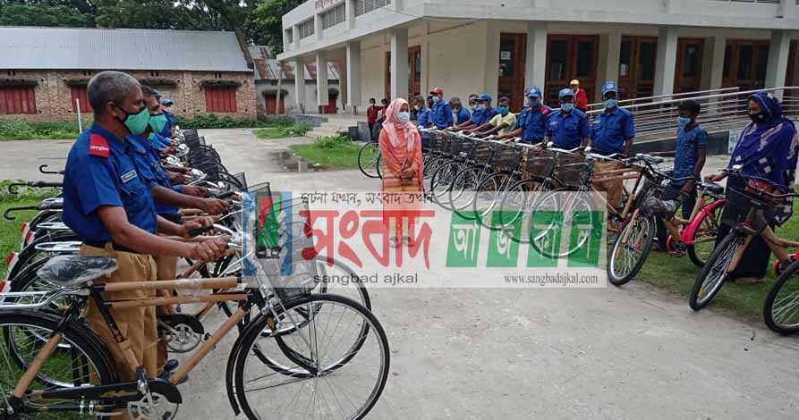 বগুড়া সোনাতলায় ৬৬ জন গ্রাম পুলিশের মাঝে বাইসাইকেল বিতরণ