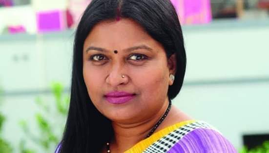 রাজধানীর পান্থপথ থেকে নির্মাতা চয়নিকা চৌধুরীকে আটক করেছে ডিবি পুলিশ