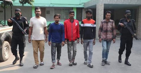 সাভার তুরাগ নদীর পাড় হতে ডাকাতির প্রস্তুতিকালে অস্ত্র সহ ৫ ডাকাত গ্রেফতার