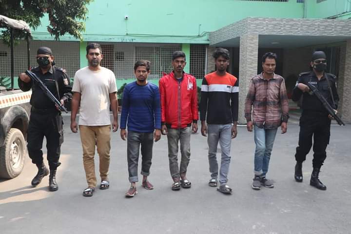 সাভার তুরাগ নদীর পাড় হতে ডাকাতির প্রস্তুতিকালে অস্ত্র সহ ৫ ডাকাত গ্রেফতার