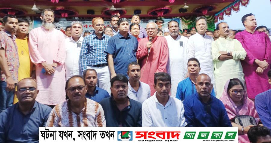 তেলের দাম ৫ টাকা কমিয়ে সরকার জনগণের সাথে তামাশা করছে – রিজভী