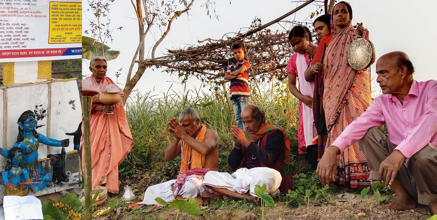 গাবতলীর কাগইলে সনাতন ধর্মালম্ভীদের যমপুজো অনুষ্ঠিত